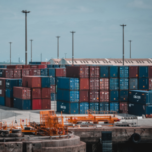 Businesses can navigate challenges and maintain an efficient supply chain by using digital freight solutions optimizing routes and closely monitoring shipping rates