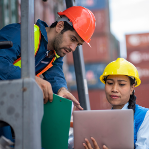 Consider forwarders who provide real-time air freight rates and tracking to enhance efficiency and transparency​