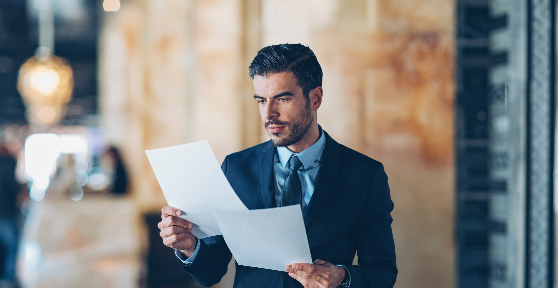 shows the most common mistakes in customs clearance and offers strategies to mitigate them