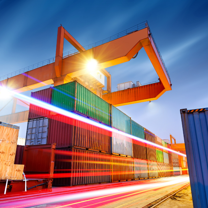 Navigating international freight transportation can feel overwhelming, with many players involved, from shipping lines to freight forwarders and carriers