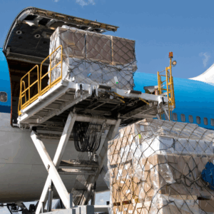 Shipping air freight between Italy and the United States requires far more than just selecting a carrier. It involves navigating a complex and evolving landscape that includes regulatory frameworks such as TSA compliance, electronic customs processes like ACE integration