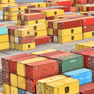 International supply chains process sensitive data, which, if compromised, can paralyze entire operations. Commercial invoices, packing lists, banking data, and customs documents are frequent targets of cyberattacks, especially in companies that operate with outdated or dispersed systems.