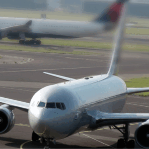 Moreover, compliance with pallet height limits intersects with the calculation of dimensional weight, which is the dominant pricing method in air freight.
