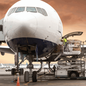 In this context, air cargo transport, container shipping, and China's key role in international exports are fundamental.