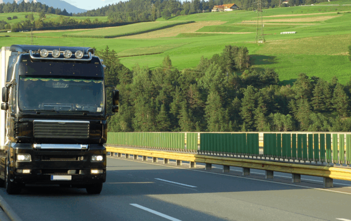 How to Negotiate Truck Freight Rates and Master FTL Trucking