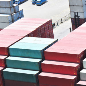 The global ability to manufacture high-capacity port cranes is extremely limited, presenting a structural challenge for worldwide logistics.